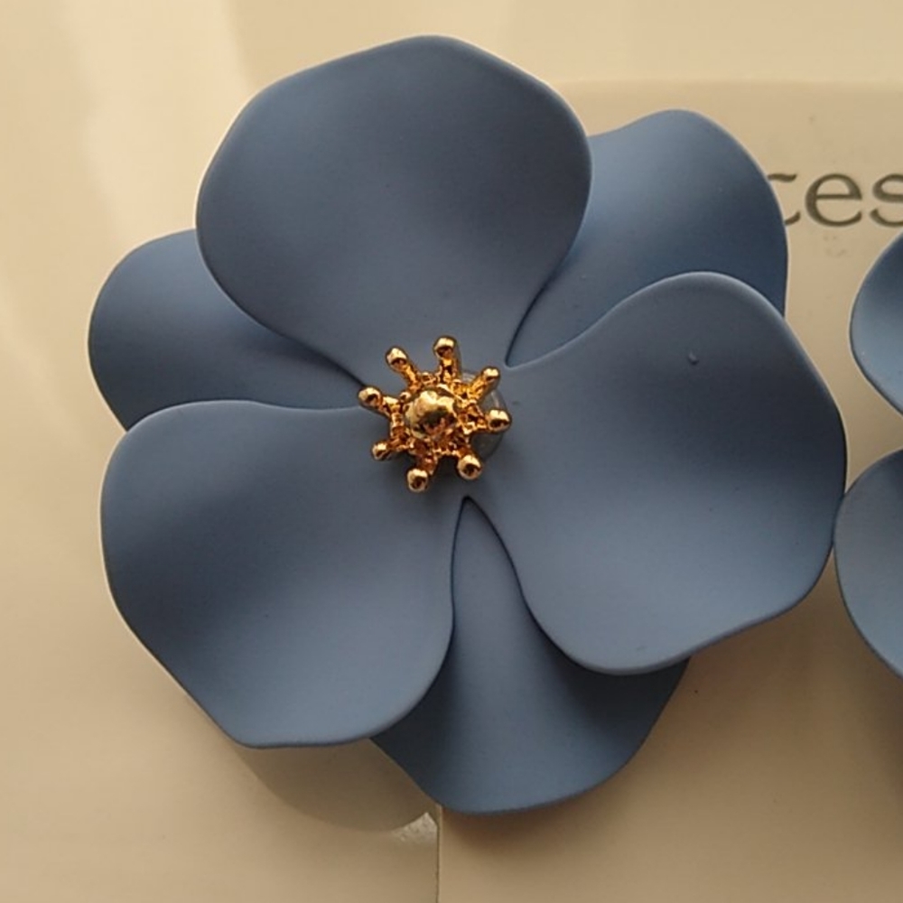 🌹 4/$25 Francesca's earrings - Picture 2 of 4